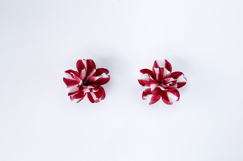 Mainline 08 hand-dyed flower earrings autumn and winter limited colors - Earrings & Clip-ons - Cotton & Hemp Red