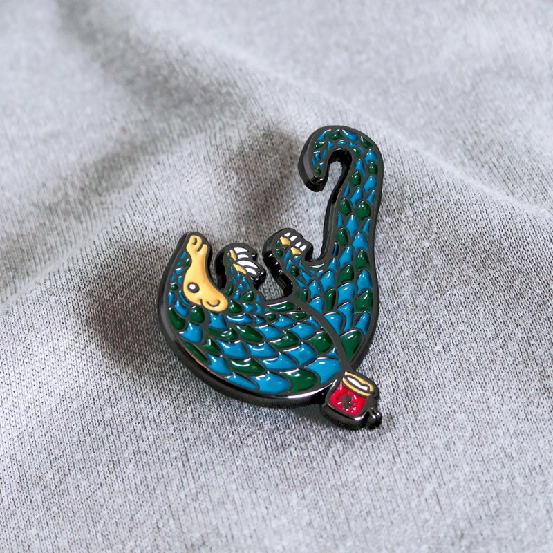 Highball Pangolin Enamel Pin – Gift for Climbers Boulderers – 攀岩針 – 등반 クライミング - Badges & Pins - Other Metals Multicolor