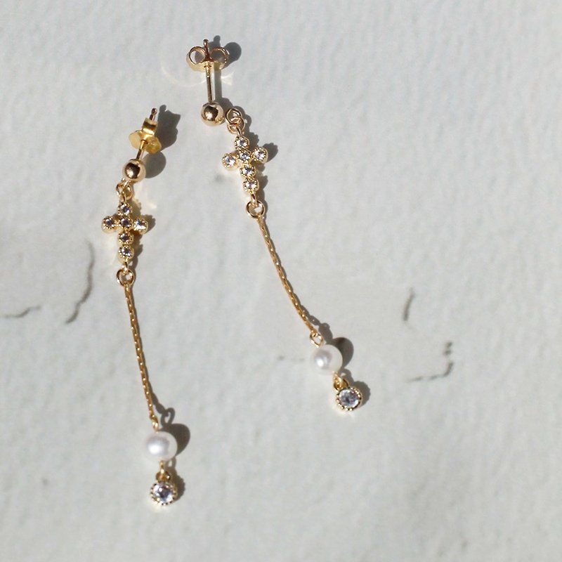 Lily Garden Cross Pearl Pendant - ต่างหู - กระดาษ สีทอง