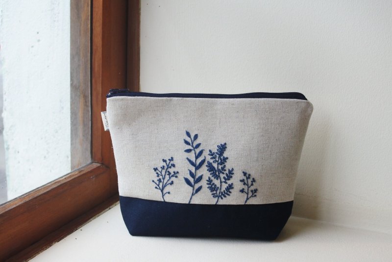 手工刺繡 / 拼接化妝 / 萬用包 / 植物 - 化妝包/收納袋 - 棉．麻 