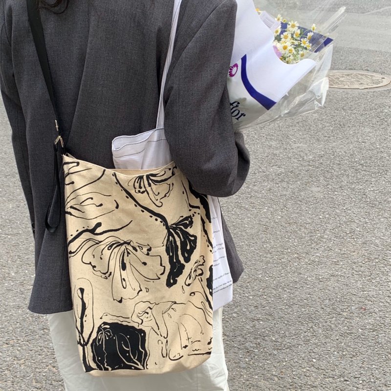 烏托邦 / 插畫布袋 斜跨包 雙面印花 米色環保袋帆布袋 - 側背包/斜背包 - 其他材質 