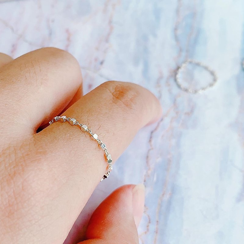 925 sterling silver / shiny and dazzling• small square• chain ring - แหวนทั่วไป - เงินแท้ สีเงิน
