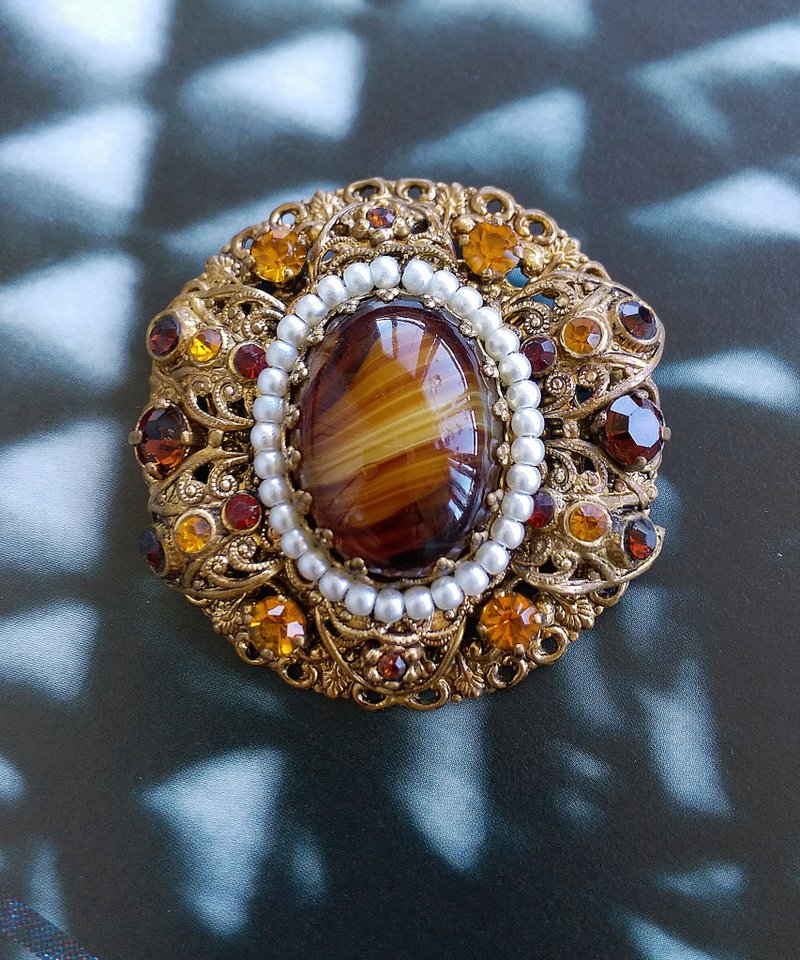 Vintage Jewelry 西洋古董飾品 西德製 古典 琥珀色調 精細 別針 - 徽章/別針 - 其他金屬 金色