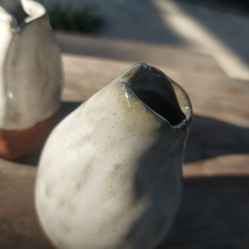 赤土とホワイトの小さな陶器の花瓶 - ショップ ryeandclay-tw