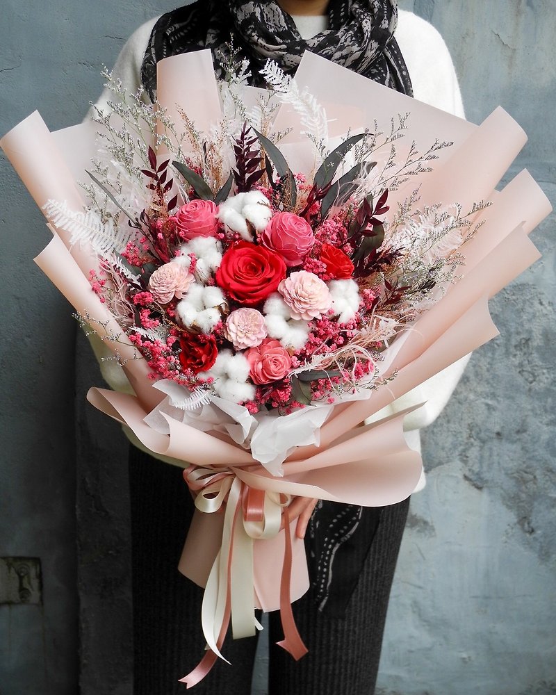 Patti Florist Steadfast Love Red Everlasting Dried Bouquet - ช่อดอกไม้แห้ง - พืช/ดอกไม้ สีแดง