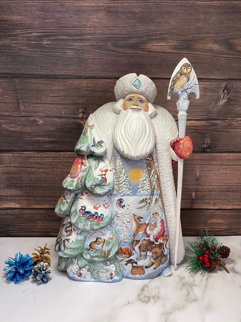 木製のロシアの彫刻が施されたサンタのクリスマスツリー家の装飾サンタフィギュア鹿 - 人形・フィギュア - 木製 レッド