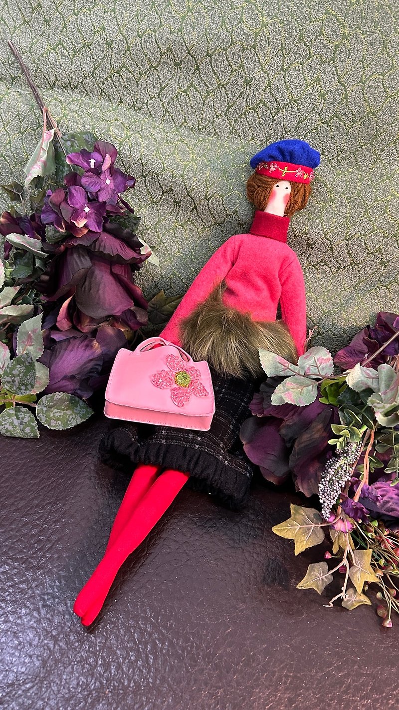 客製化布娃娃 送給自己的禮物  珠繡貝雷帽/提包 - 玩偶/公仔 - 棉．麻 多色
