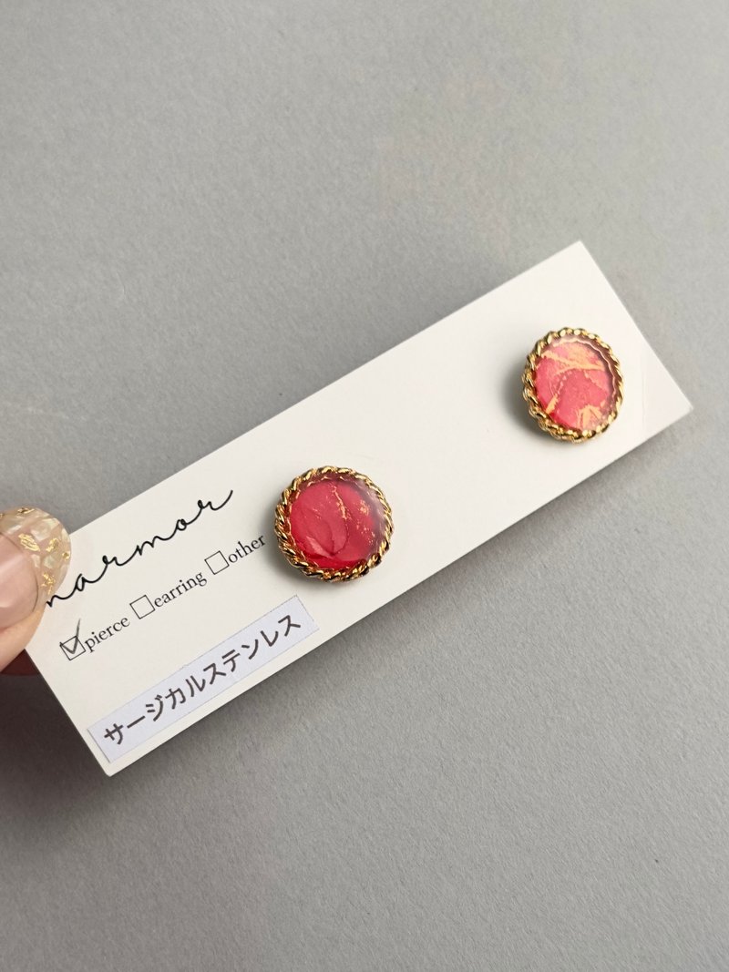 【1点のみ】ピンク　アルコールインクアート　ピアス　サージカルステンレス　小ぶり　小さめ　金属アレルギー対応　ミニ　人と被らない　ゴールド　キレイめ - 耳環/耳夾/耳骨夾 - 樹脂 粉紅色