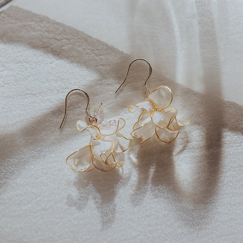 [Skirt-Pure White] Dangle Earrings | Crystal Flower Jewelry - Earrings & Clip-ons - Resin White