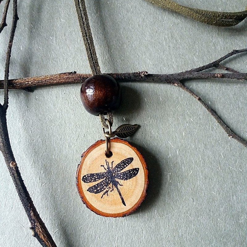 Hand-painted necklace/pendant (dragonfly) - Necklaces - Wood Multicolor