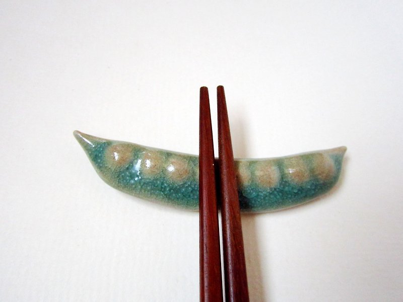 Snow peas chopsticks holder - เซรามิก - ดินเผา 