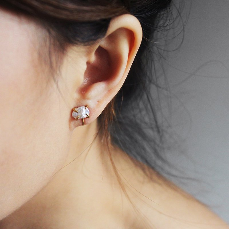Simple pawl small pearl - clip-on earrings - ต่างหู - เครื่องเพชรพลอย ขาว