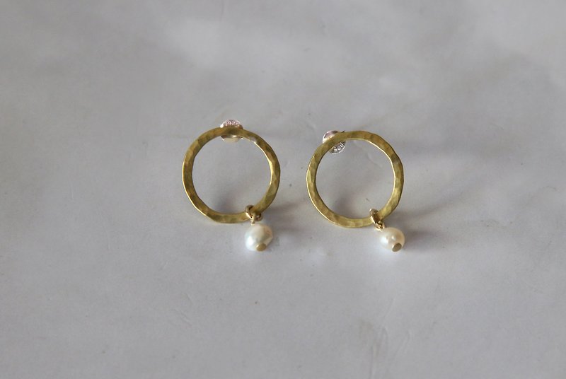 黃銅圈圈珍珠耳環 - 耳環/耳夾 - 銅/黃銅 