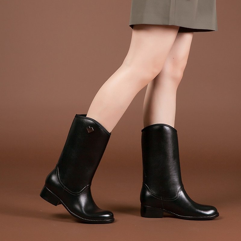 零碼-【城市漫遊】U口修飾型皮感中筒雨靴-質感黑(建議小半號) - 雨靴/防水鞋 - 防水材質 黑色
