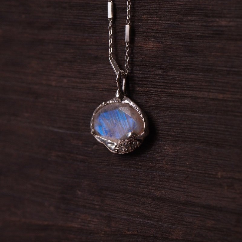 Moonstone Rose cut Handmade Sterling Silver pendant necklace Birthstone of June - สร้อยคอ - เครื่องประดับพลอย สีน้ำเงิน