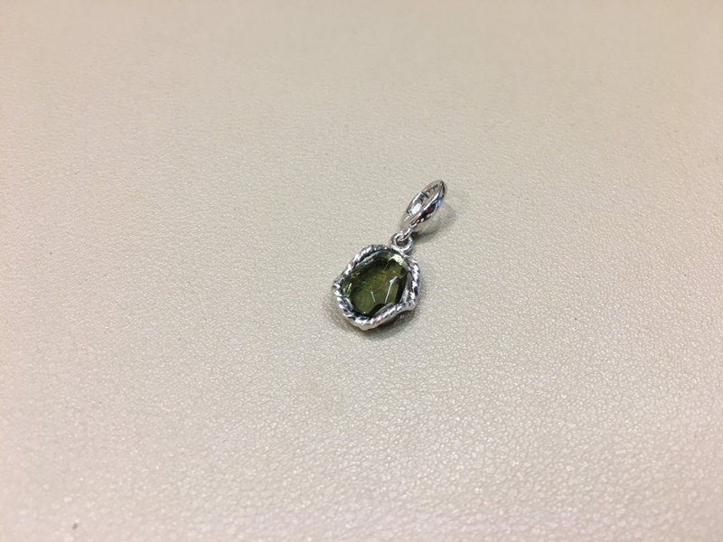 捷克隕石切面純銀吊墜 ( 1 ) - 蘊藏極大能量有助開心發財及辟邪 - 吊飾/掛飾 - 水晶 
