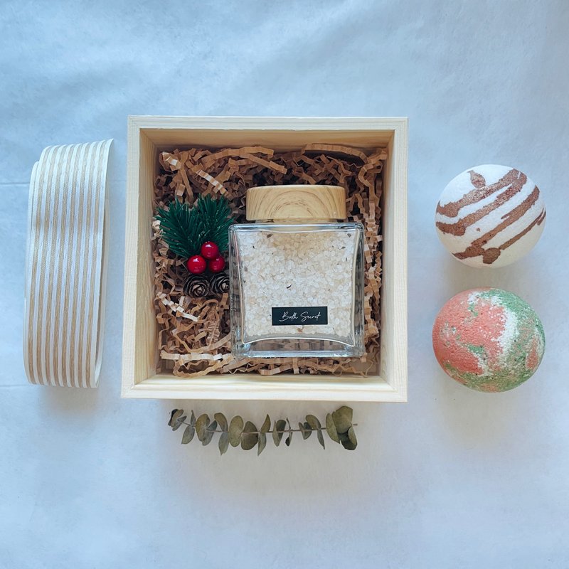 （クリスマスギフトボックスC）バスボムボール-ヤドリギとココナッツ（バスソルト付き） - バス・トイレ用品 - エッセンシャルオイル レッド