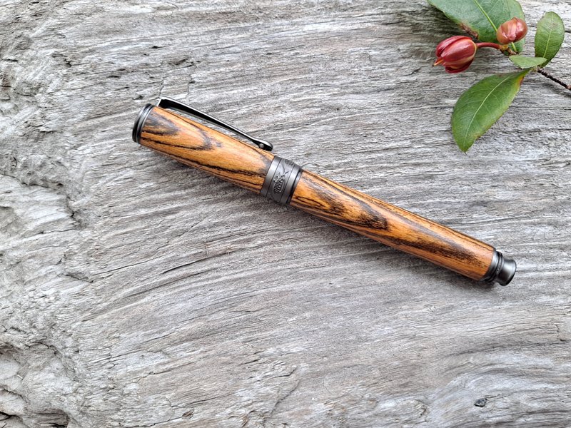 Gold sandalwood handmade pen fountain pen rotating fish style - Fountain Pens - Wood 