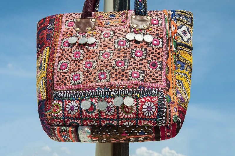 Hand-embroidered cross-body bag, ethnic wind bag, side backpack, shoulder bag, handmade bag, embroidery bag-ancient cloth leather - กระเป๋าแมสเซนเจอร์ - ผ้าฝ้าย/ผ้าลินิน หลากหลายสี