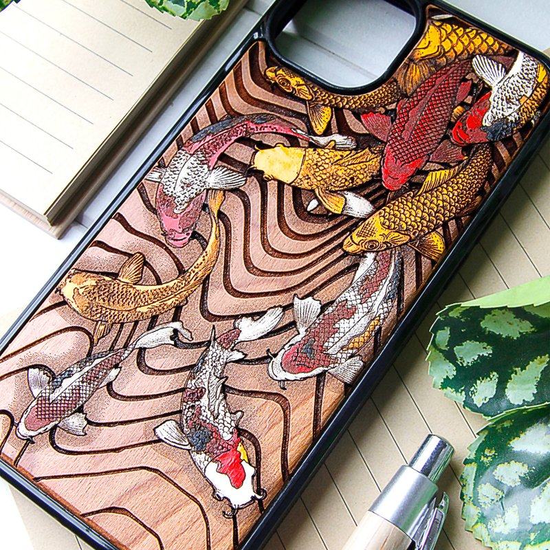 Koi Karp -  Phone case wood laser engraved + hand painting - 手機殼/手機套 - 木頭 咖啡色