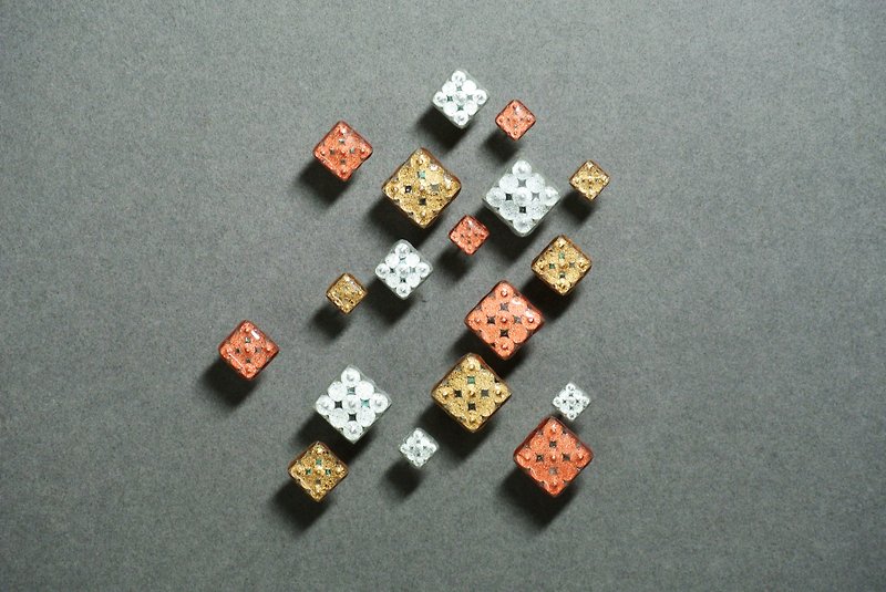 Tile Earrings (Small) - ต่างหู - กระดาษ สีทอง