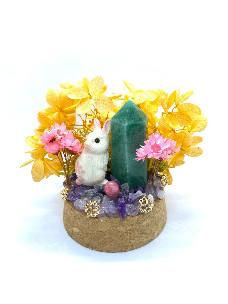 粉橘花園-兔子與綠東陵水晶柱-公仔/水晶/乾燥花玻璃罩擺設 - 擺飾/家飾品 - 水晶 