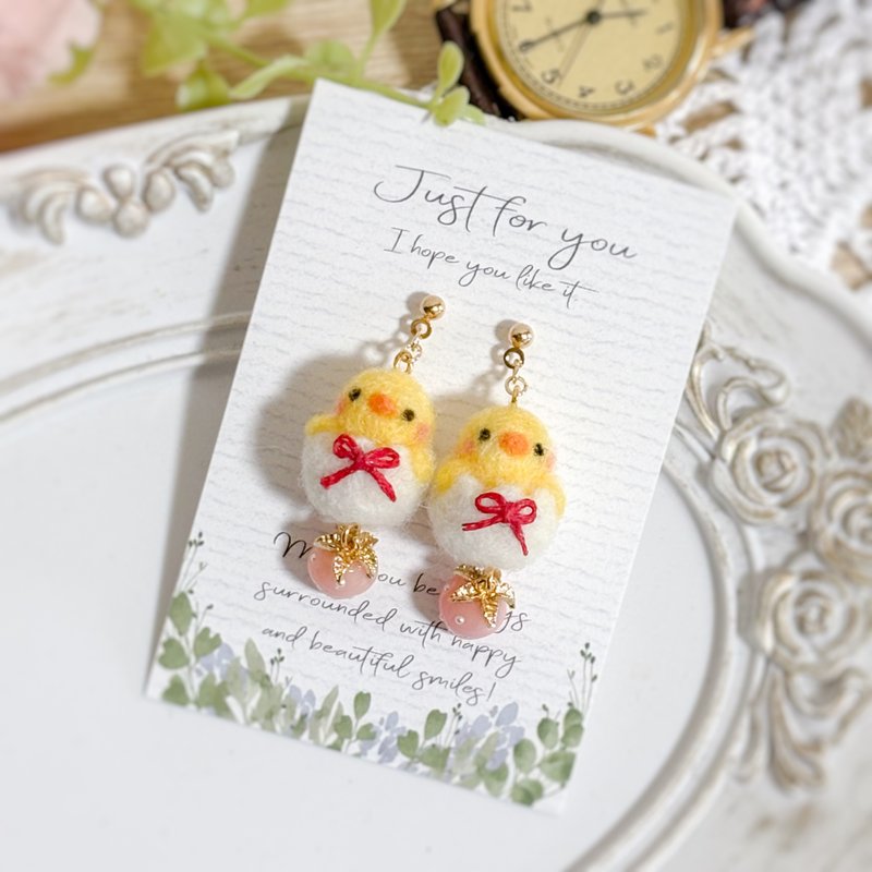 Take them out with you: Peek-a-boo Baby Chick Earrings wool felted miniature - Earrings & Clip-ons - Wool Yellow