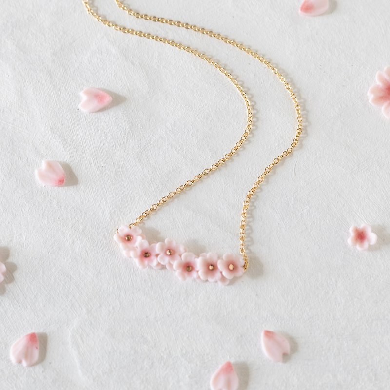 small cherry blossom necklace - สร้อยคอ - ดินเหนียว สึชมพู