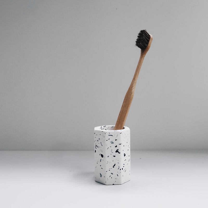 TERRAZZO Classic black &amp; white stone concrete toothbrushe / pen holder