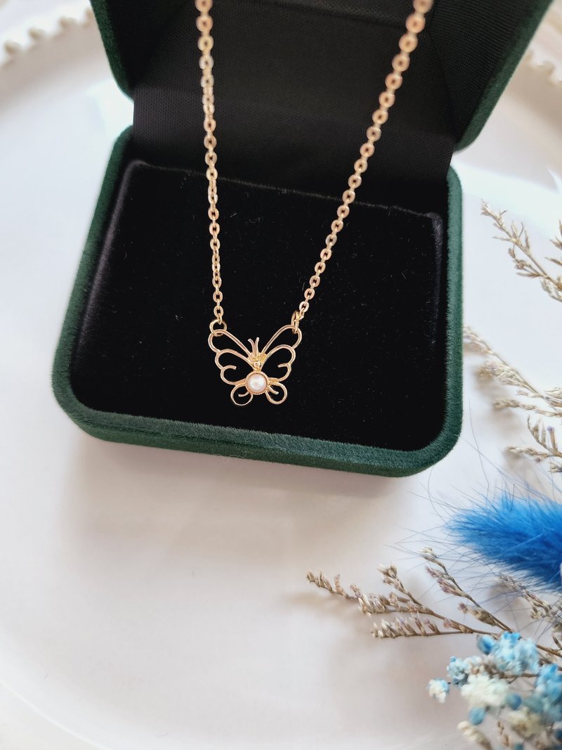 美國西洋古董飾品 / 珍珠鏤空蝴蝶包金項鍊/復古珠寶首飾 - 頸鏈 - 其他金屬 