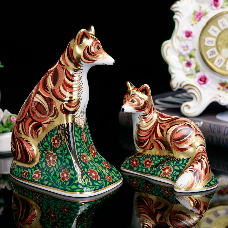 Royal Crown Derby 2004 Mother's Love Fox Limited Edition Bone China Paperweights Imari Decoration Pair - ของวางตกแต่ง - เครื่องลายคราม 