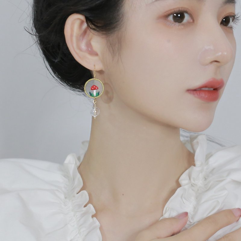 Yuansen handmade pure hand-made double-sided embroidery fantasy forest girl girl temperament red mushroom earrings - Earrings & Clip-ons - Rose Gold Red