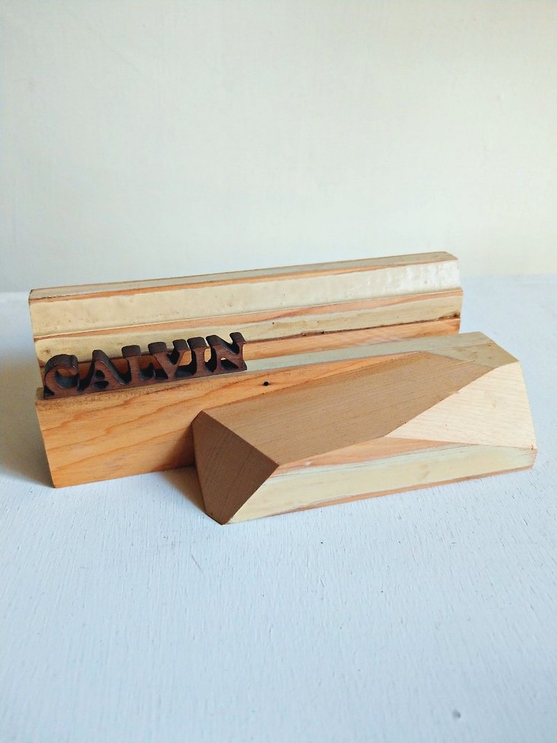 CL Studio [Modern and Simple-Geometric Style Wooden Phone Holder/Business Card Holder] N108 - ที่ตั้งบัตร - ไม้ สีนำ้ตาล