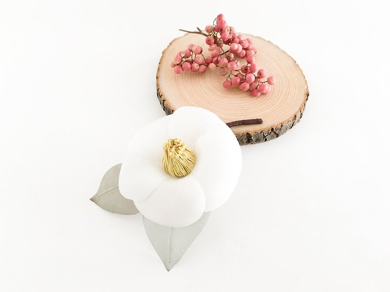 Corsage Hana Camellia White - Brooches - Silk White
