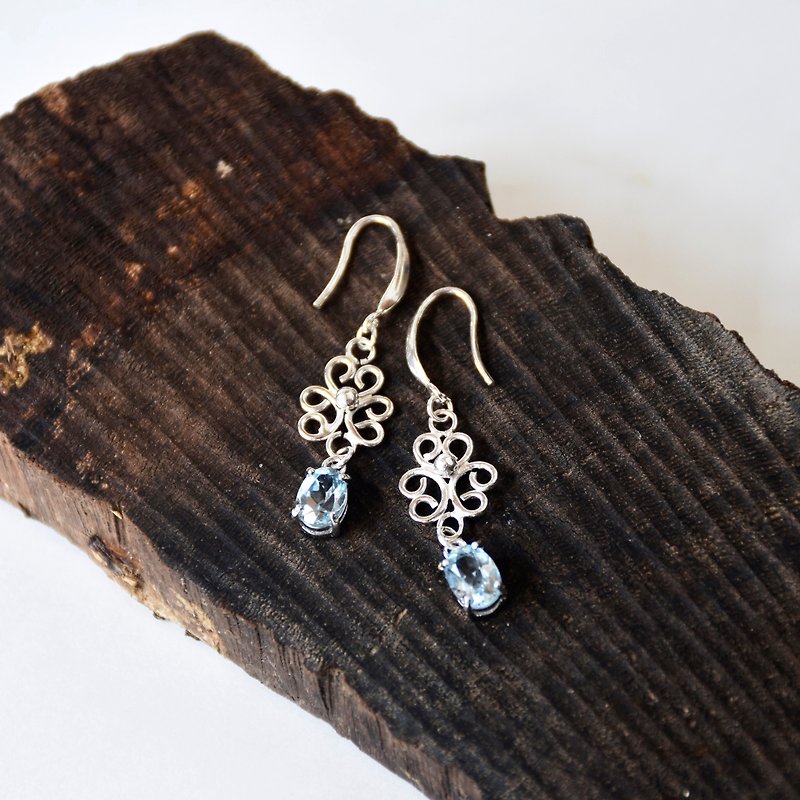 Hand-made silver thread with a faceted brapphire gems falling earrings / / November birthday stone - Earrings & Clip-ons - Gemstone Blue