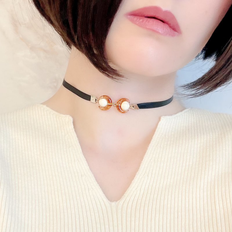 Ada / Acrylic Bead and Ribbon Choker SV424TO - สร้อยติดคอ - เครื่องประดับ สีนำ้ตาล