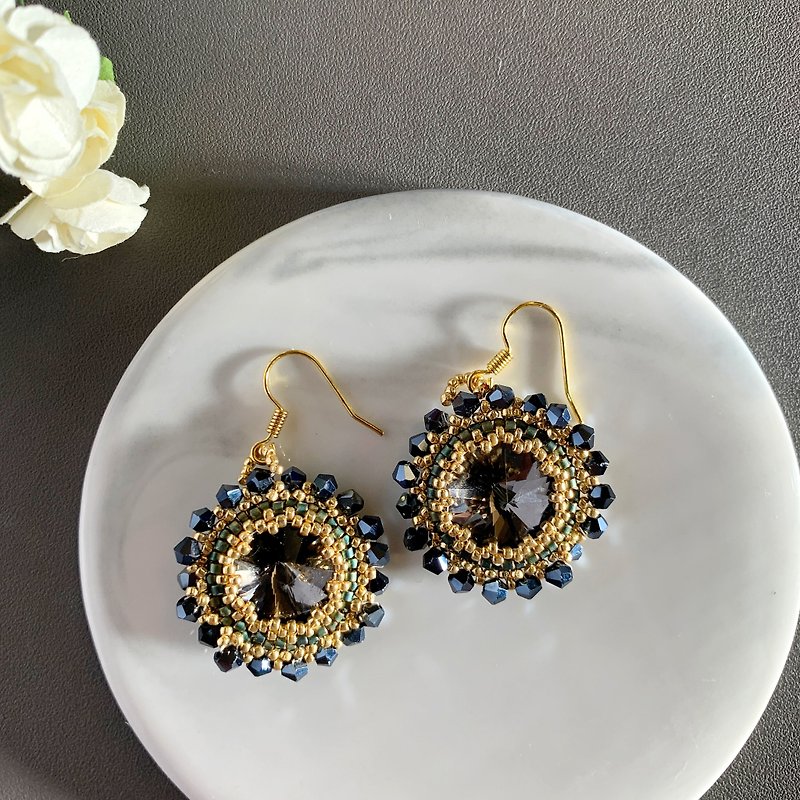 RAVA-Vintage round black and gold mixed earrings - Earrings & Clip-ons - Crystal Black