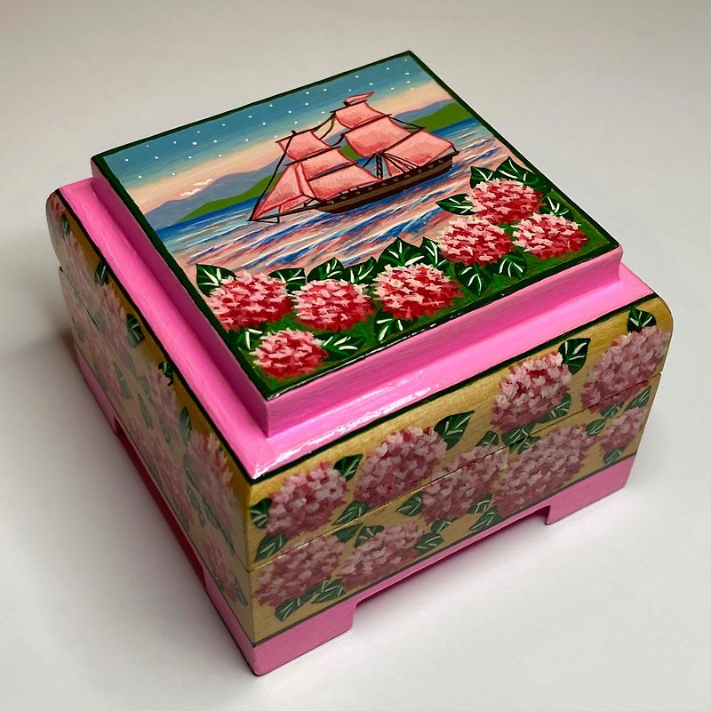 Box Ship Hydrangea, wooden home decor, flower ornament, pink color, seascape - Items for Display - Wood Pink