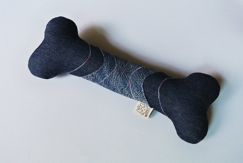 新版牛仔緹花骨頭造型貓草包抱枕玩具 - 貓/狗玩具 - 棉．麻 藍色