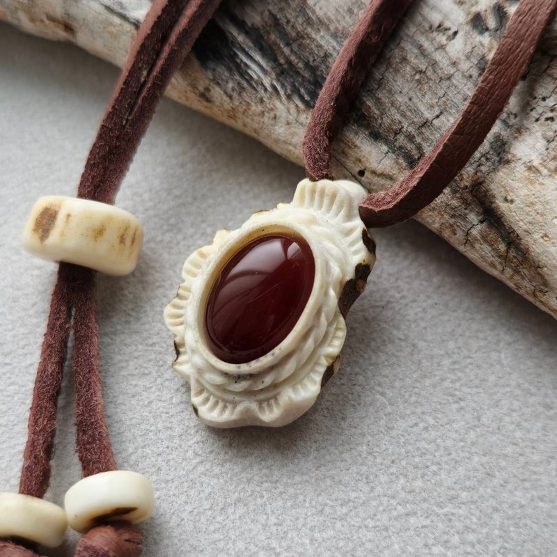 Deer antler red agate pendant - สร้อยคอ - เครื่องเพชรพลอย สีแดง