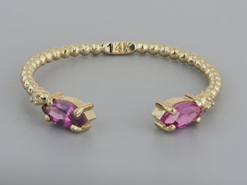 Daizy Jewellery 14k Gold ring with garnets and diamonds