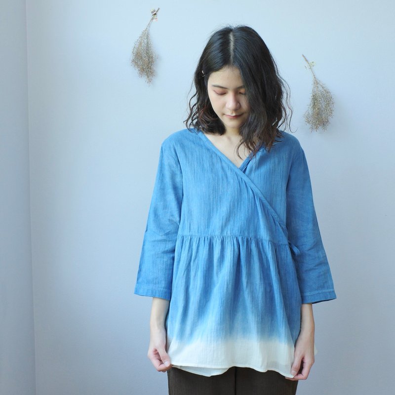 indigo shade wrap blouse - 女上衣/長袖上衣 - 棉．麻 藍色