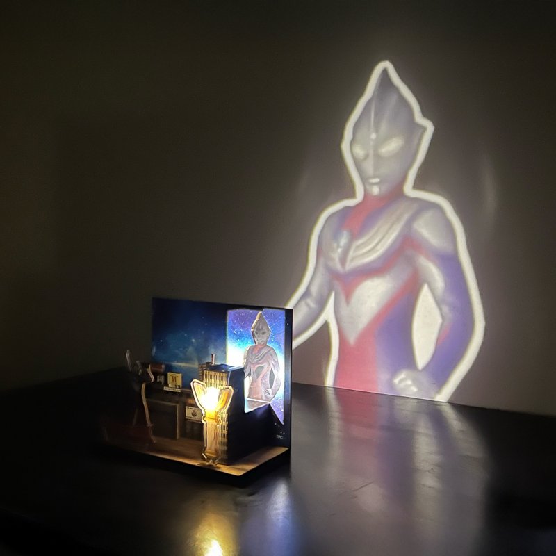 ULTRAMAN 超人力霸王 投影場景組 | 迪卡 (IUM-01) ウルトラマン - 燈具/燈飾 - 木頭 多色