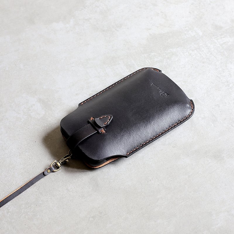 Rustic iPhone case - for mobile phone case | Stone black hand-dyed vegetable tanned cow leather | multi-color - เคส/ซองมือถือ - หนังแท้ สีดำ