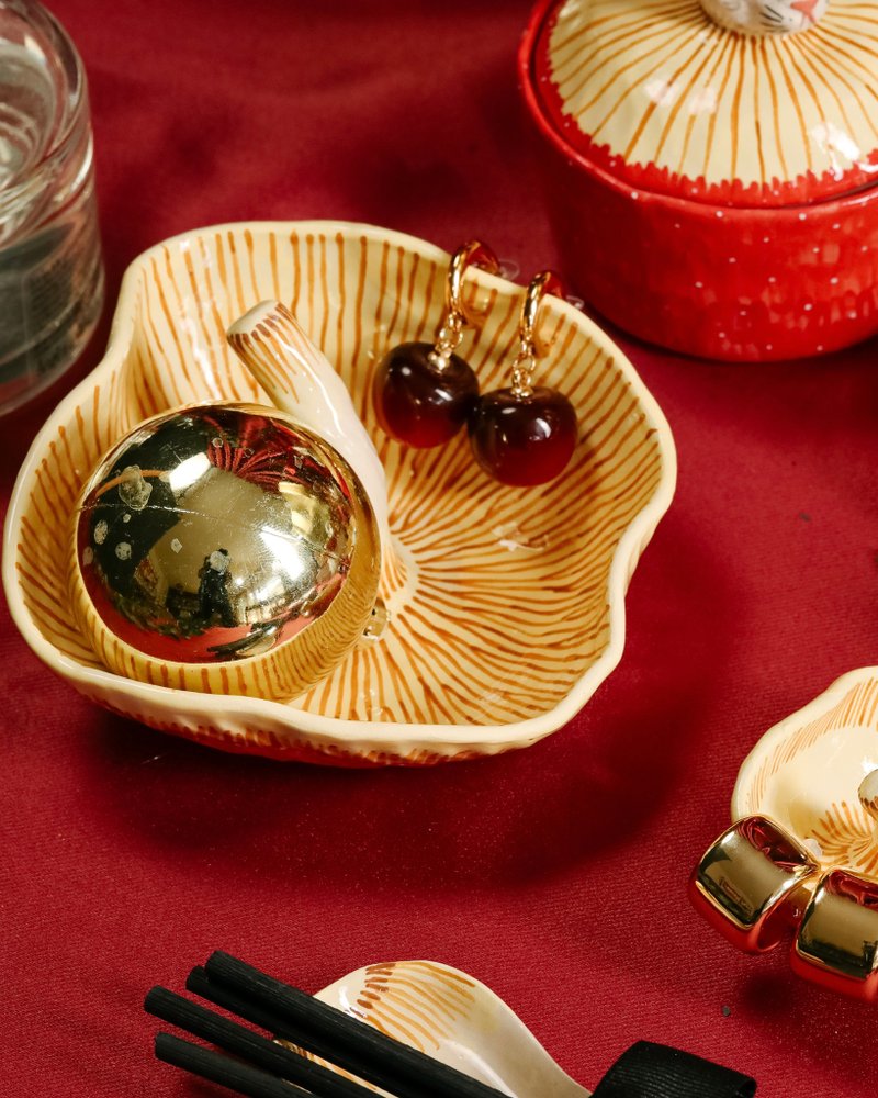 Mushroom Ring Holder - 花瓶/花器 - 陶 紅色