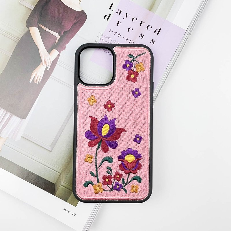 【瑪捷玫瑰】波爾多粉紫/刺繡手機殼 iPhone - 手機殼/手機套 - 繡線 紫色