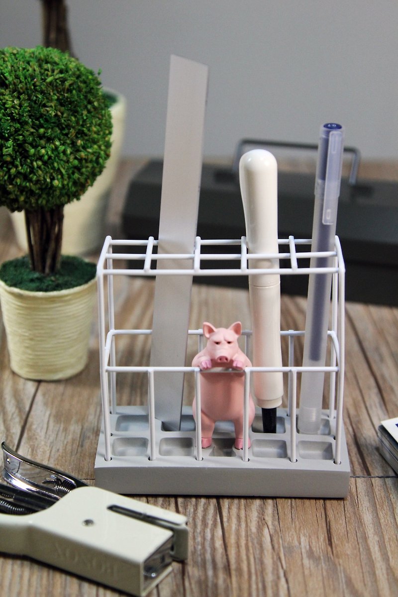 SUSS-Japan Magnets animal prison shape pen / stationery storage rack (pink pig) - birthday gift recommendation / spot free shipping - กล่องใส่ปากกา - วัสดุอื่นๆ สึชมพู