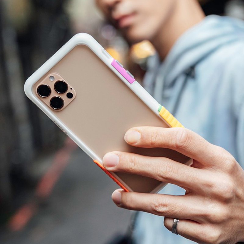 送品牌掛繩 iPhone 12系列 ReNMD抗汙防摔手機-瘋狂堆疊 - 手機殼/手機套 - 塑膠 白色