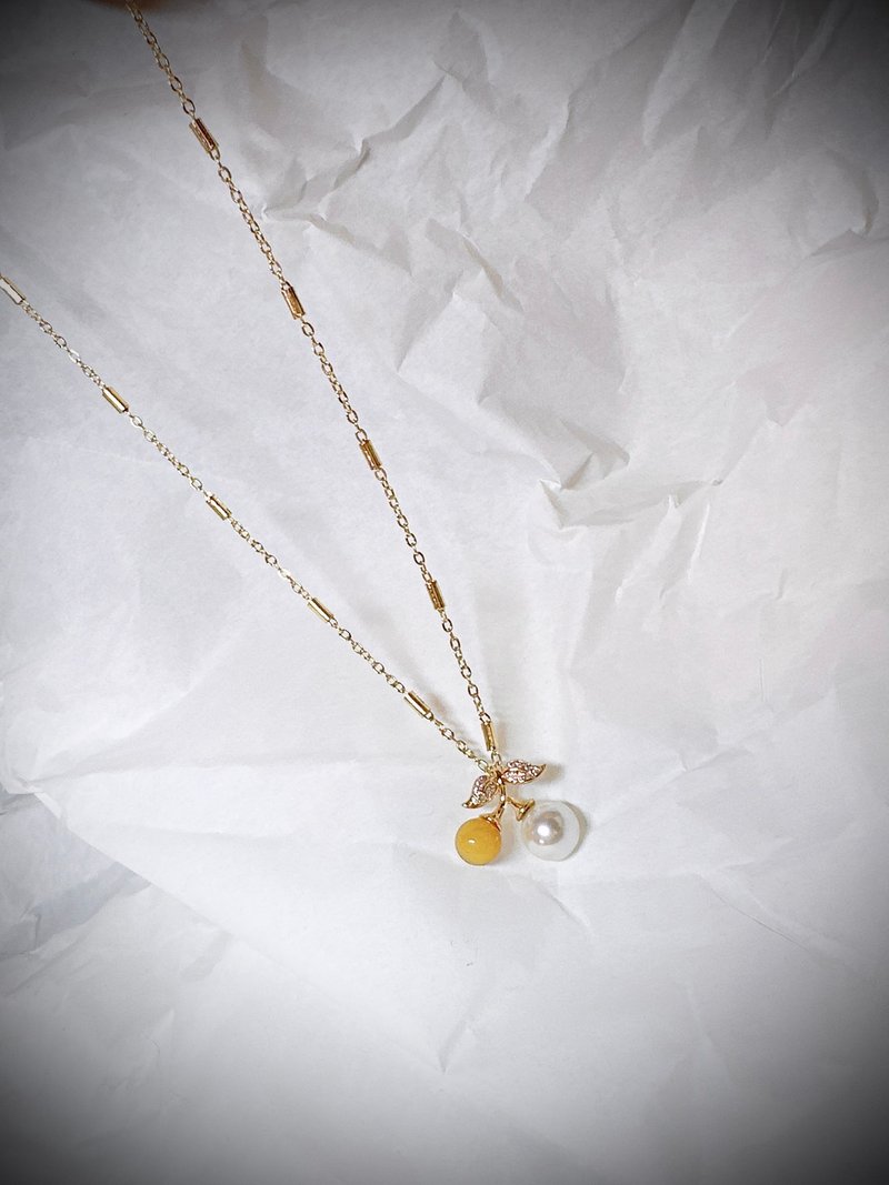 C&W 日本進口天然正圓小燈泡珍珠天然雞油蜜蠟可愛小櫻桃14k金項 - 項鍊 - 珍珠 