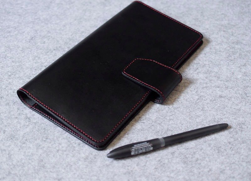 Bevel magnetic buckle check leather case (can hold 2 books), personalized black leather - สมุดบันทึก/สมุดปฏิทิน - หนังแท้ 